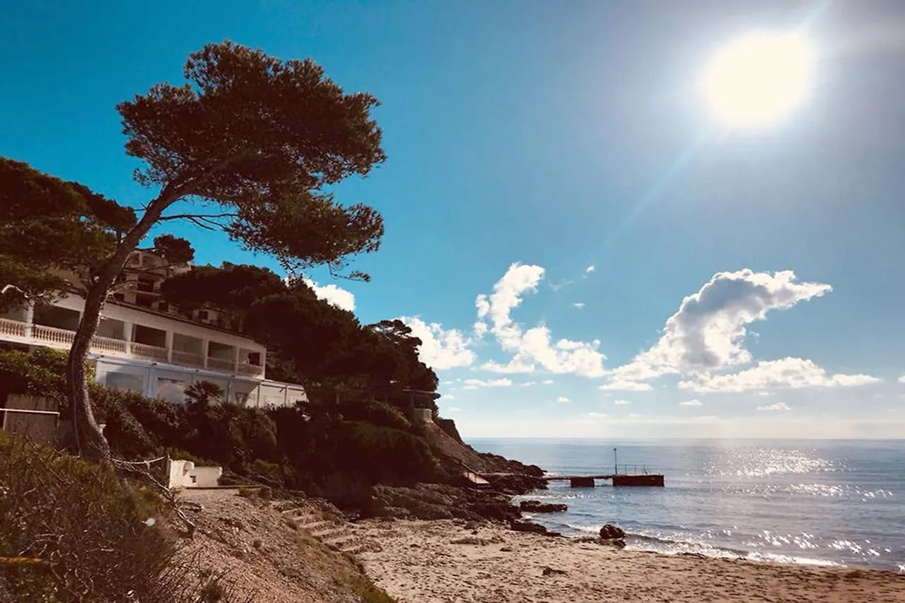 ***  Cap Vermell Beach Hotel 까냐멜 스페인